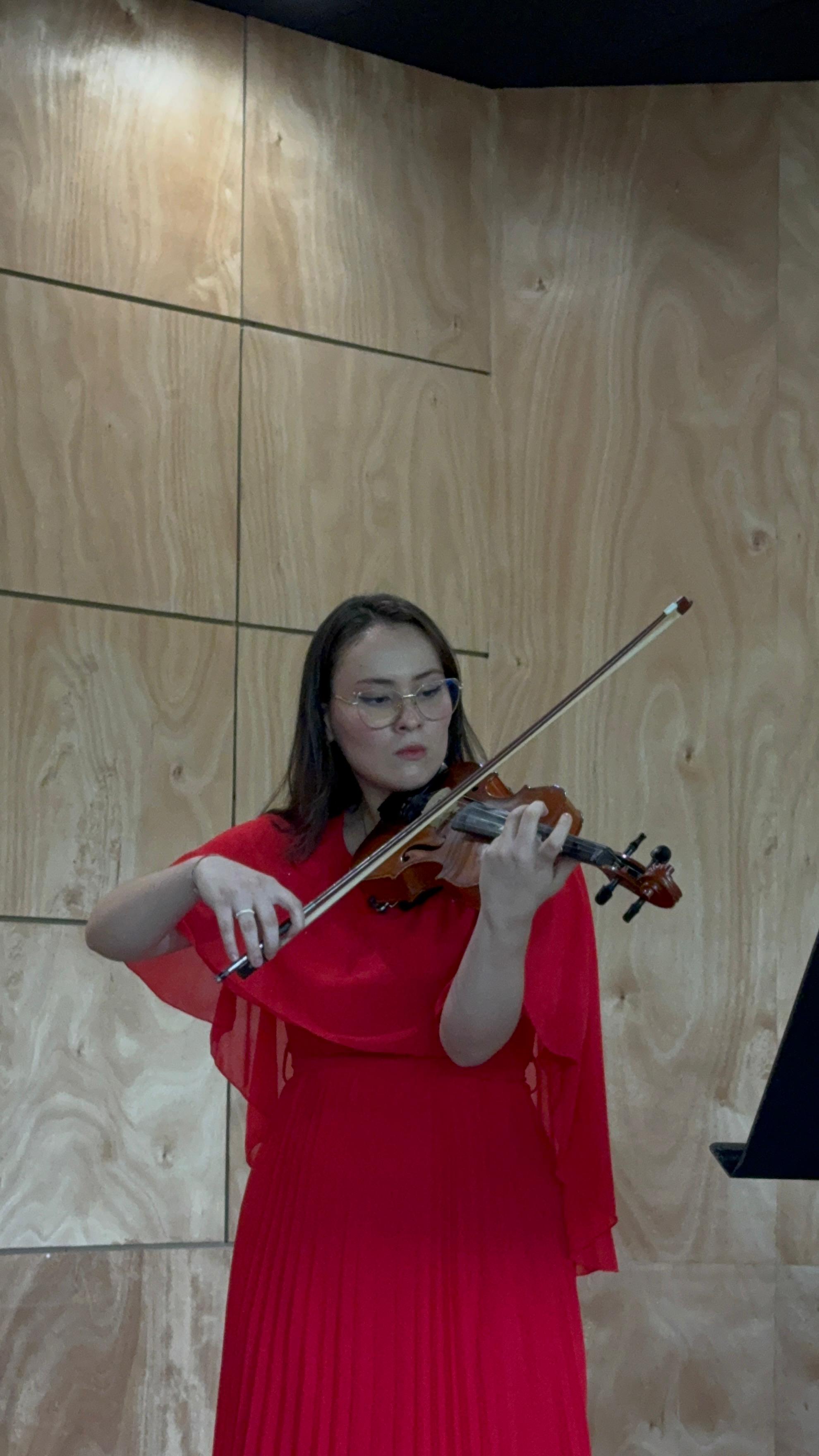 Mariana Pinto Hernández, profesor de Génesis Academia de Música